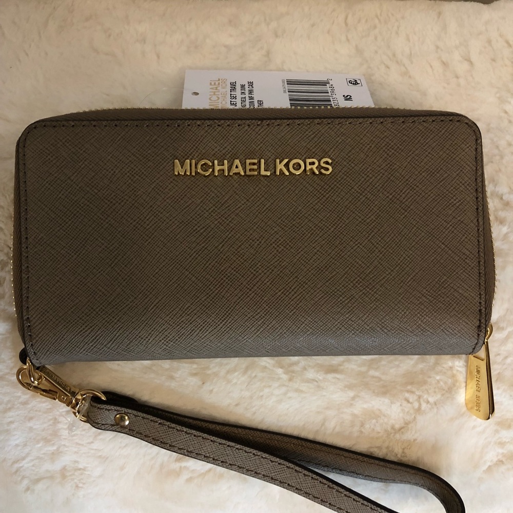 NWT Michael Kors Leather Wristlet/Wallet